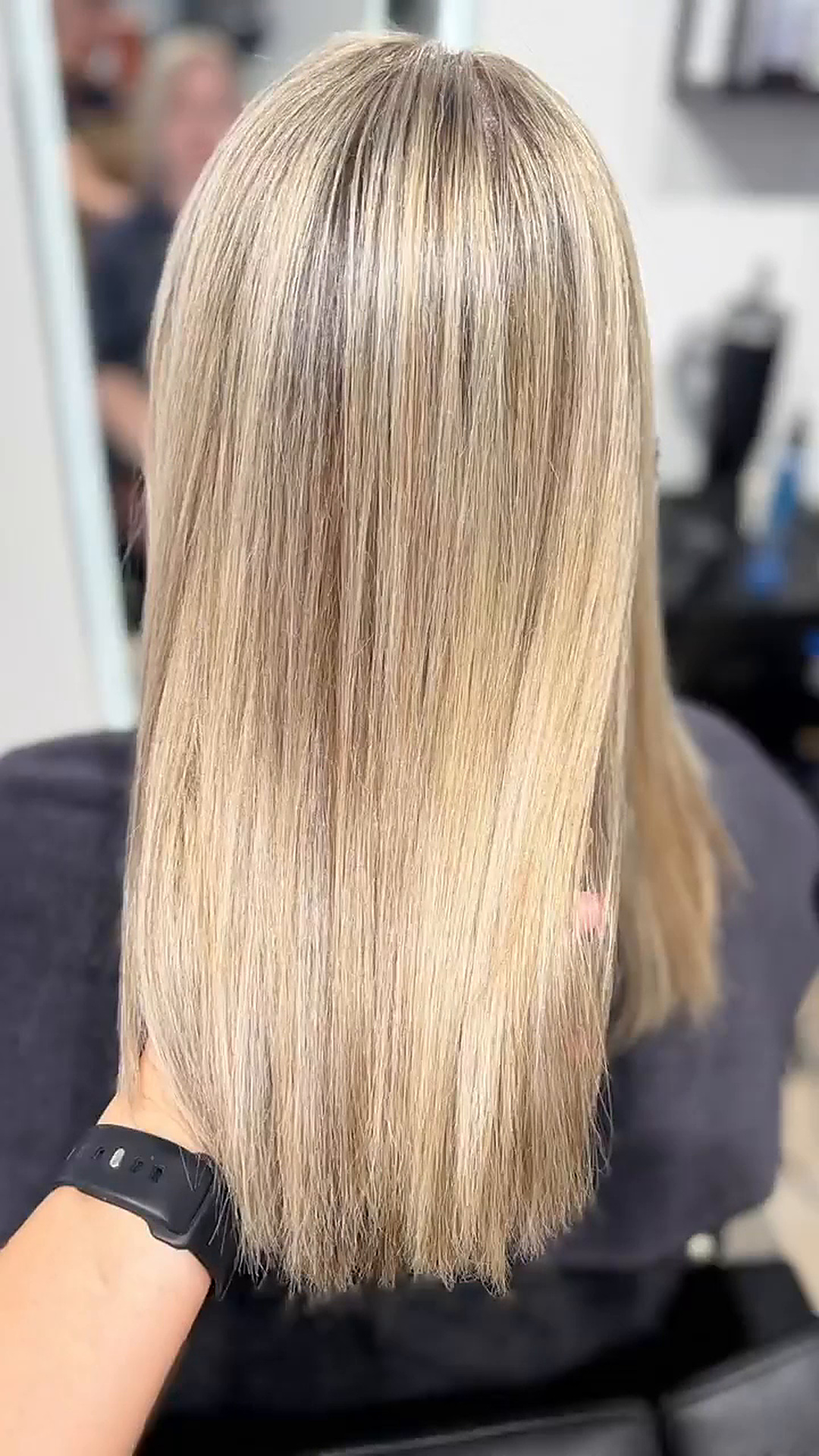 Gli stessi capelli dopo: biondo luminoso