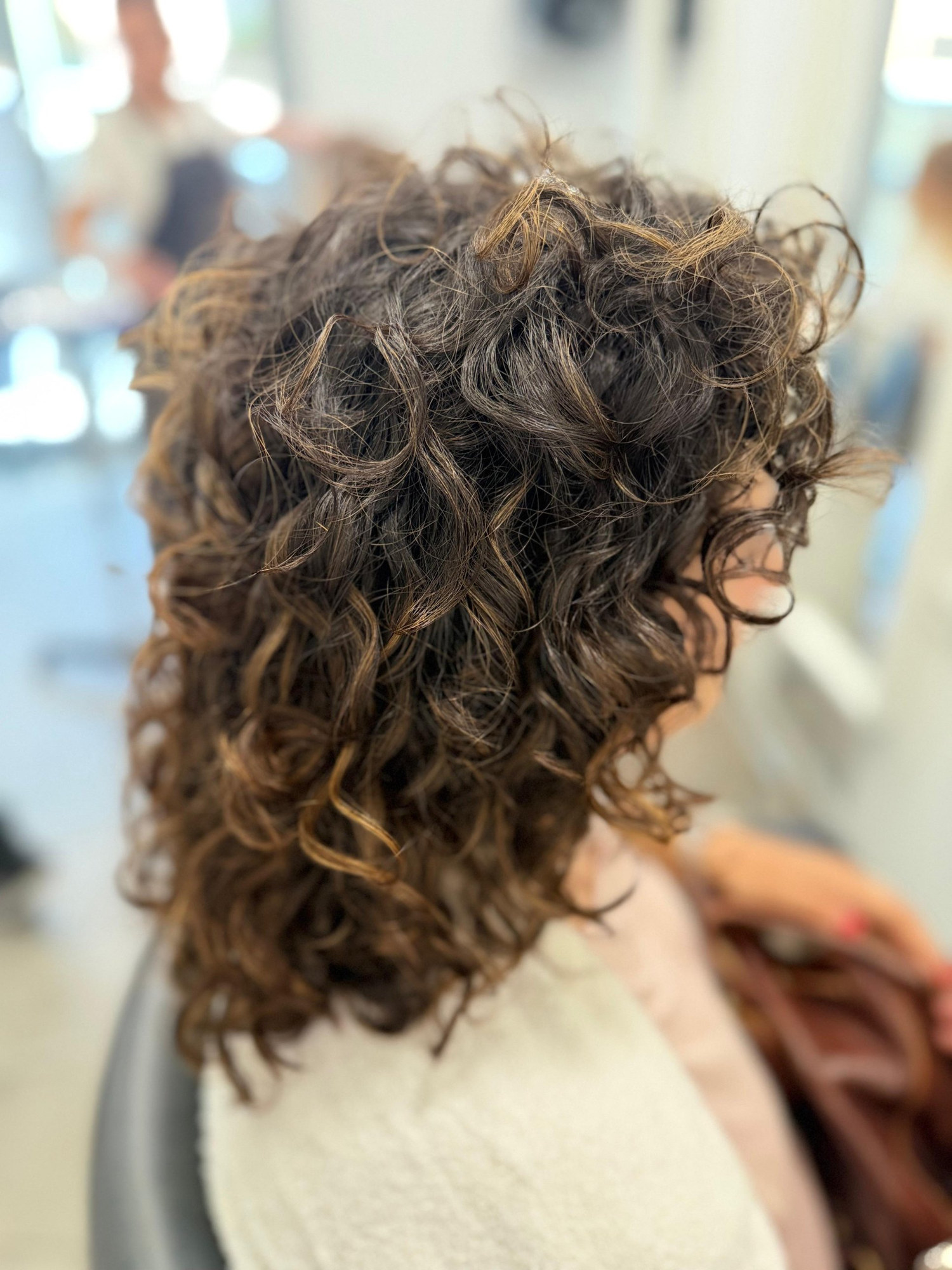 Ricci castani definiti con riflessi